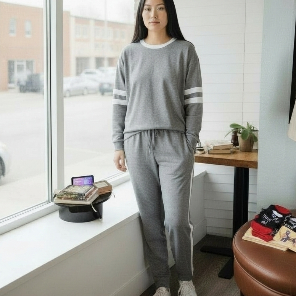 Womens 2 Piece Crewneck Long Sleeve Wide-Leg Travel Sweatsuit - NWOT - Picture 2 of 6